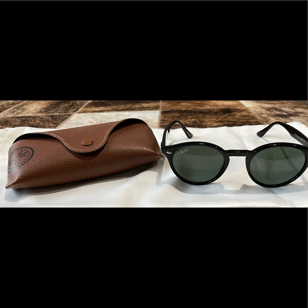Black Ray-Ban RB2180
